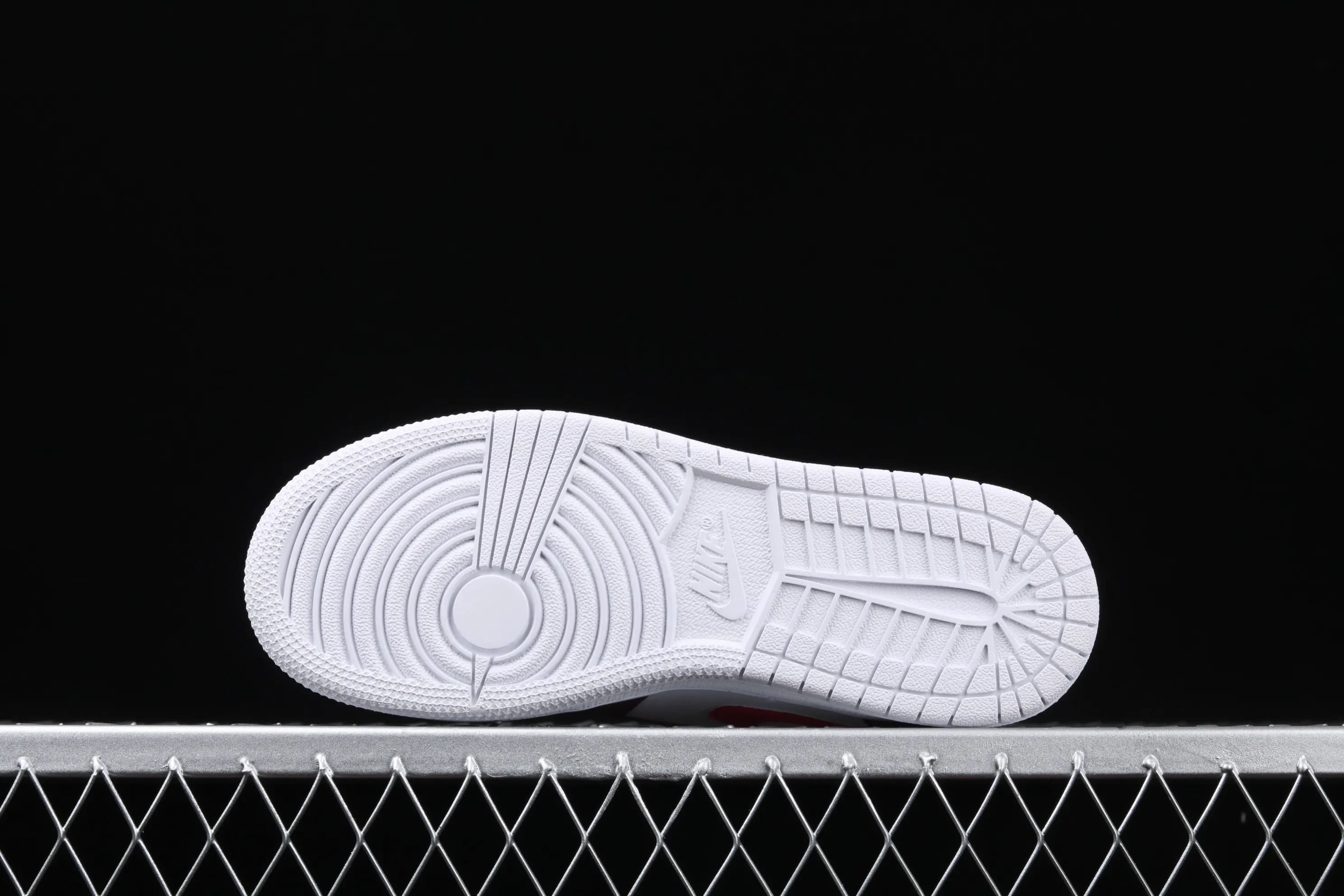 All Categories Air Jordan Jordan Series Basketball Shoes Air Jordan 1 Mid Air Jordan 1 Mid GS White Purple Buckle Broken China Full First Layer Authentic Standard 555112-661